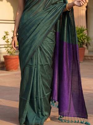 Green colourblocked  cotton khadi saree 4