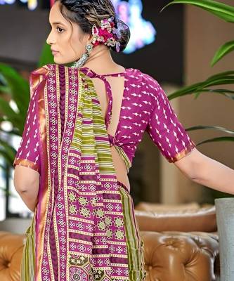 Pink ethnic motifs  cotton designer saree with blouse 5