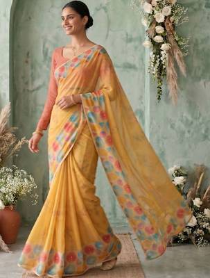 Yellow geometric printed zari saree 5