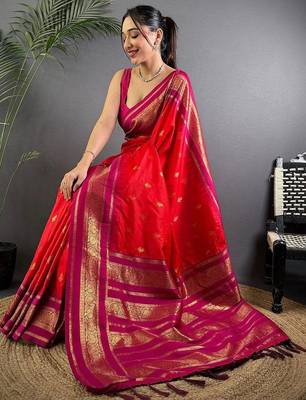 Red paisley zari silk blend designer banarasi saree 3