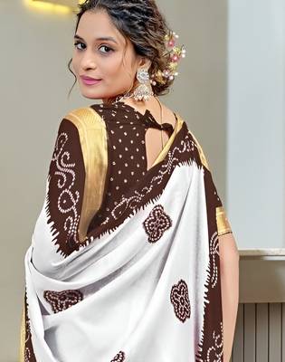 White bandhani printed  cotton saree with blouse 5