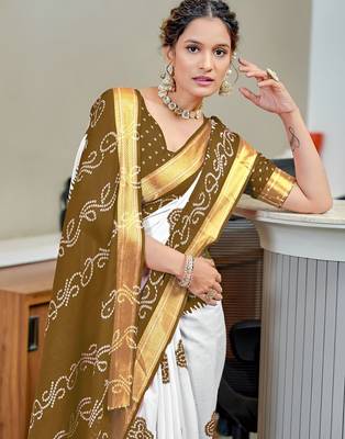 White bandhani printed  cotton handloom saree with blouse 3