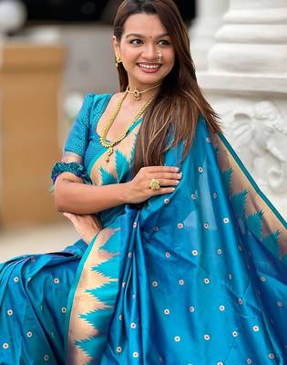 Blue floral woven design paithani sarees 4