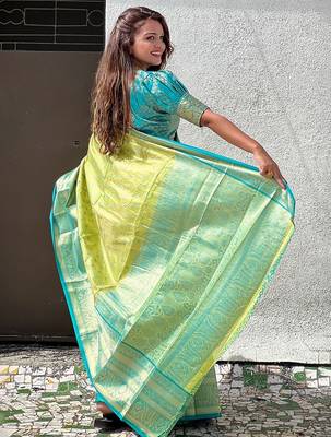 Green woven design zari silk blend kanjeevaram saree 2