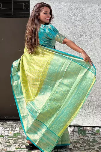 Green woven design zari silk blend kanjeevaram saree