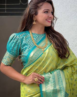 Green woven design zari silk blend kanjeevaram saree 3