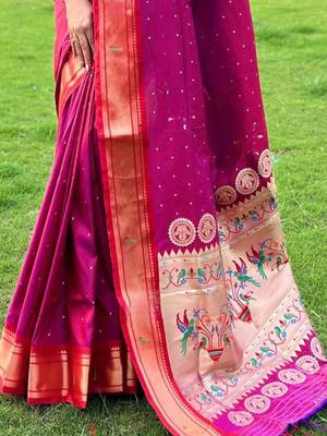 Pink woven design zari paithani saree 3