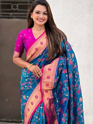 Blue ethnic motifs silk blend paithani saree 4