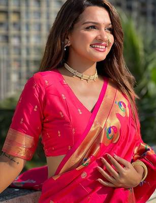 Pink woven design zari silk blend paithani saree 4