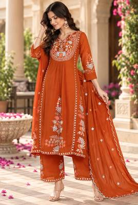 Women's faux georgette fabric thread embroidery kurta set with dupatta 2