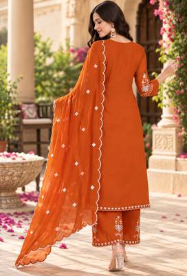 Women's faux georgette fabric thread embroidery kurta set with dupatta 3