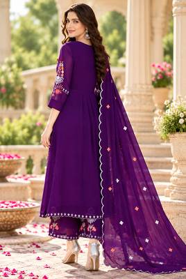Women's faux georgette fabric thread embroidery kurta set with dupatta 3