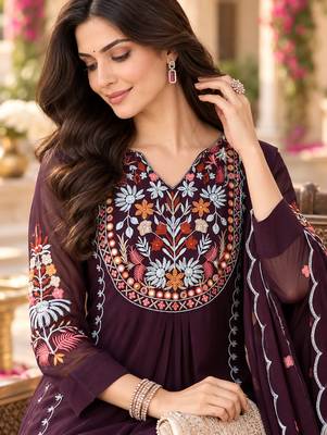 Women's faux georgette fabric thread embroidery kurta set with dupatta 4