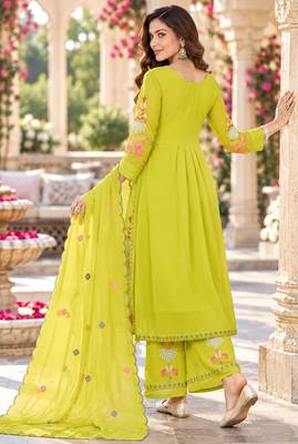 Women's faux georgette fabric thread embroidery kurta set with dupatta 3