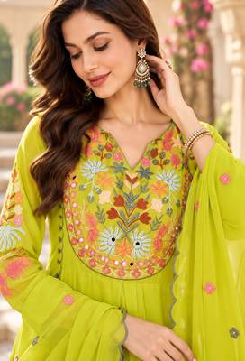 Women's faux georgette fabric thread embroidery kurta set with dupatta 4