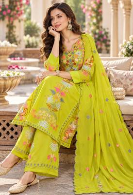 Women's faux georgette fabric thread embroidery kurta set with dupatta 5