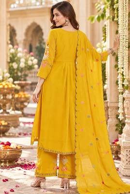 Women's faux georgette fabric thread embroidery kurta set with dupatta 3