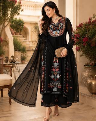 Women's faux georgette fabric thread embroidery kurta set with dupatta 2