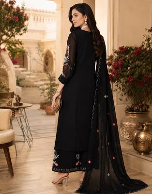 Women's faux georgette fabric thread embroidery kurta set with dupatta 3