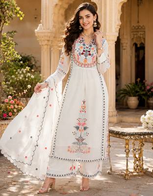 Women's faux georgette fabric thread embroidery kurta set with dupatta 2