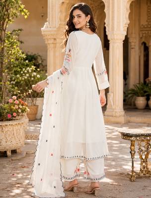 Women's faux georgette fabric thread embroidery kurta set with dupatta 3