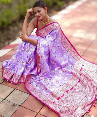 Lavender floral silk blend banarasi saree 3