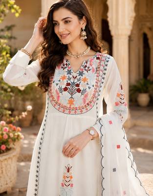 Women's faux georgette fabric thread embroidery kurta set with dupatta 4