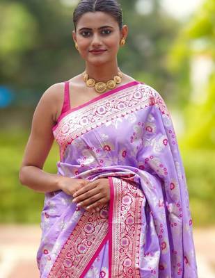 Lavender floral silk blend banarasi saree 4