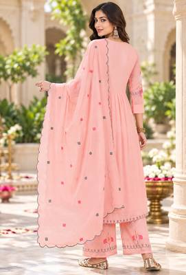 Women's faux georgette fabric thread embroidery kurta set with dupatta 3