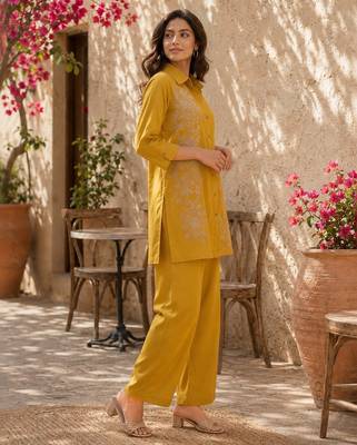 Women's yellow ethnic motif embroidered tunic with straight fit trousers 3