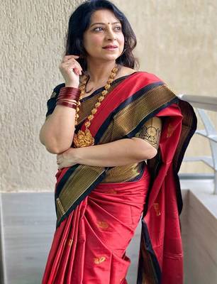 Red ethnic motifs zari kanjeevaram saree 3