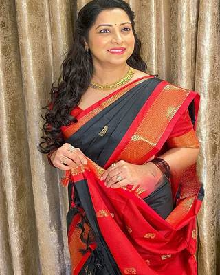 Black ethnic motifs kanjeevaram saree 4