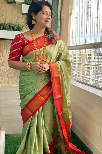Green ethnic motifs woven design zari kanjeevaram saree