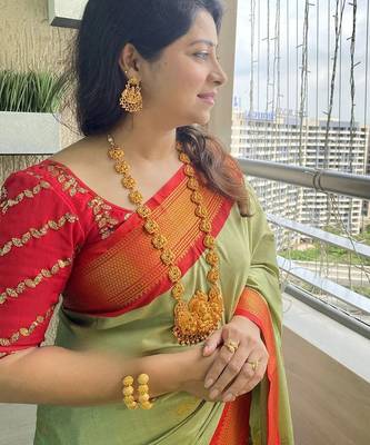 Green ethnic motifs woven design zari kanjeevaram saree 2