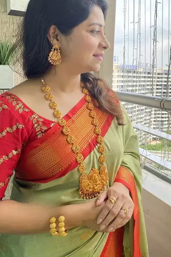 Green ethnic motifs woven design zari kanjeevaram saree