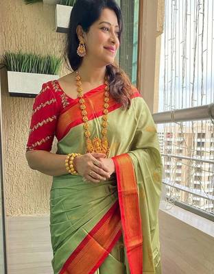 Green ethnic motifs woven design zari kanjeevaram saree 3