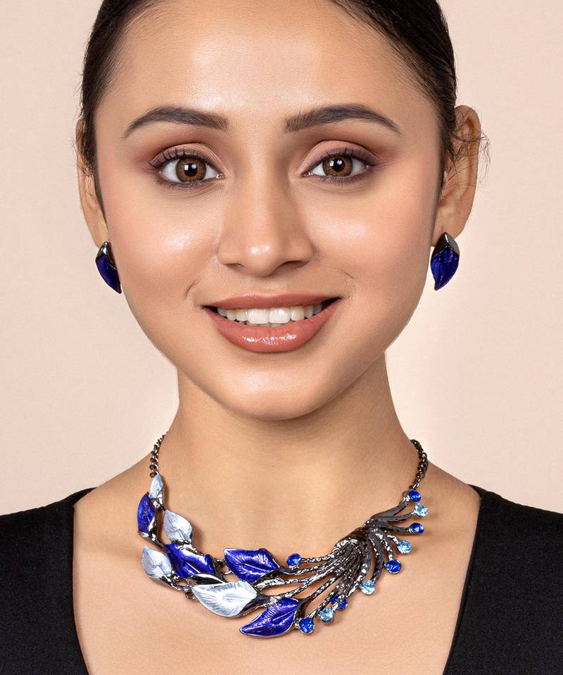Splendid statuesque blue colour necklace earring set