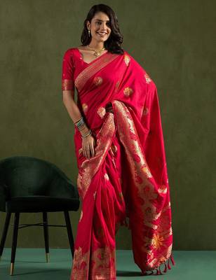 Pink floral woven design zari saree 1