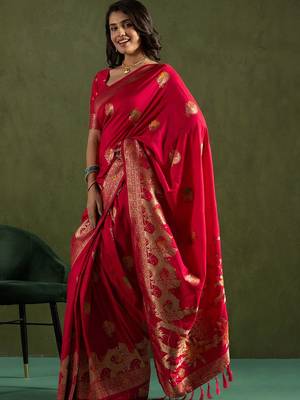Pink floral woven design zari saree 3