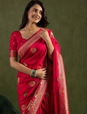 Pink floral woven design zari saree 5