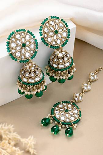 Women's kundan & beads studded green jhumki earrings with maangtikka set