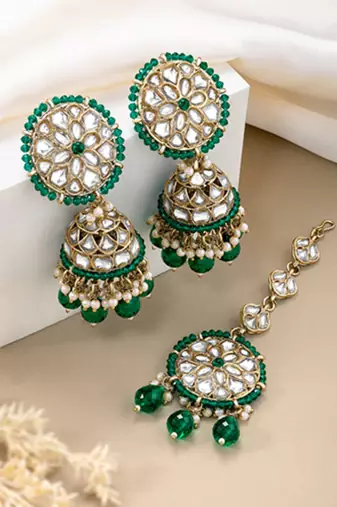 Women's kundan & beads studded green jhumki earrings with maangtikka set