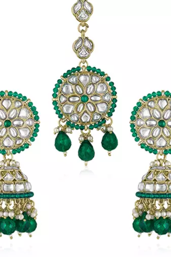 Women's kundan & beads studded green jhumki earrings with maangtikka set