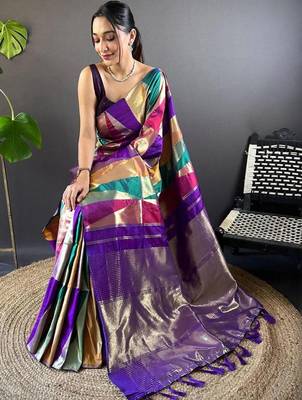 Navy blue woven design handloom kanjeevaram saree 4