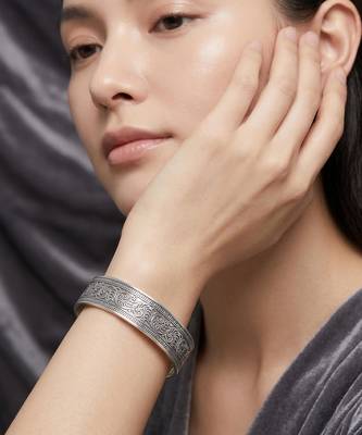 Fancy cuff bracelet for women 1