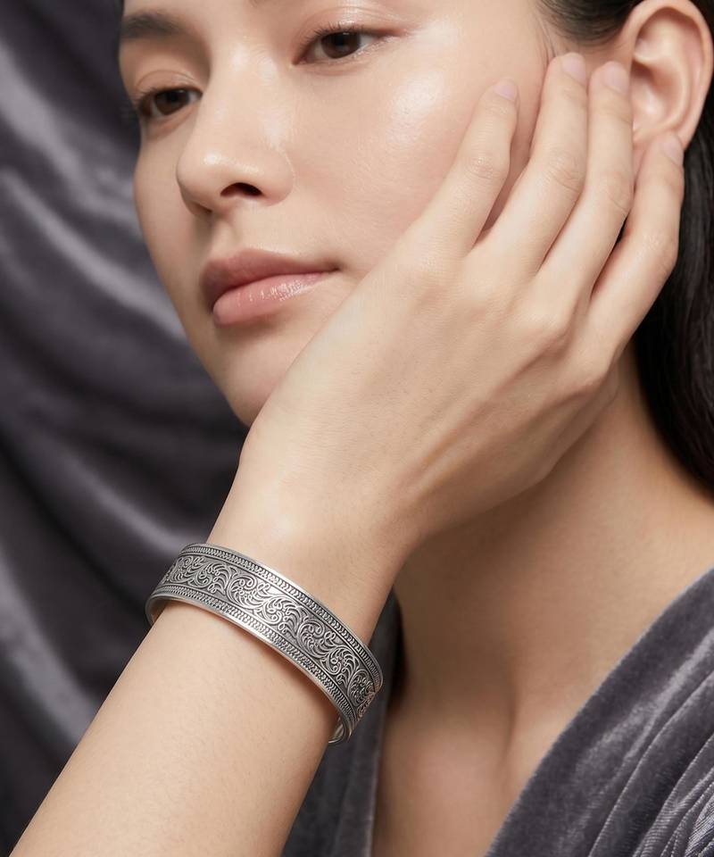 Fancy cuff bracelet for women