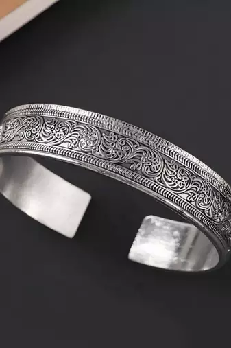 Fancy cuff bracelet for women