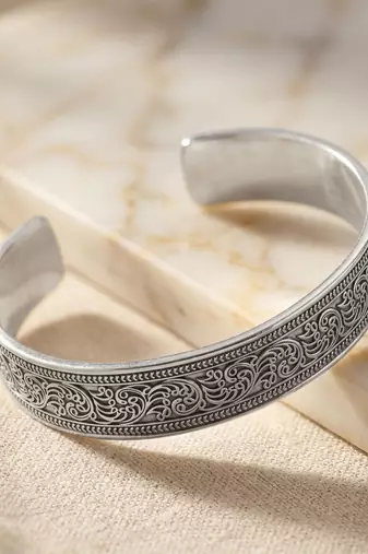 Fancy cuff bracelet for women