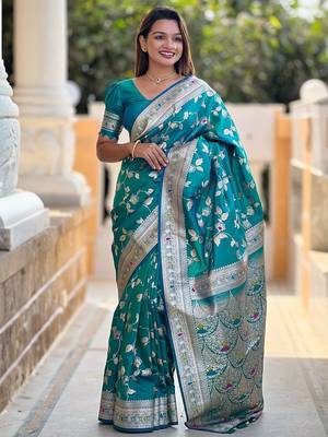 Blue murti ethnic motifs woven design zari kanjeevaram saree 1