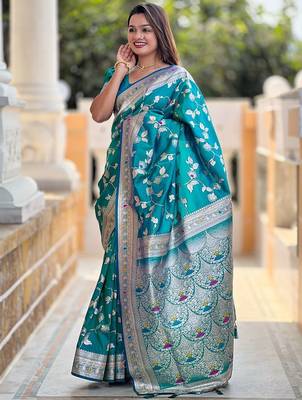 Blue murti ethnic motifs woven design zari kanjeevaram saree 2
